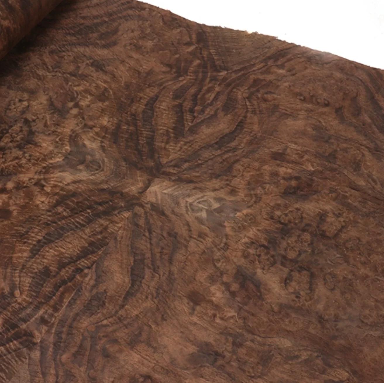 Longueur: 2.5 mètres largeur: 580mm T:0.3mm épissage de noyer naturel avec surface de bavure placage