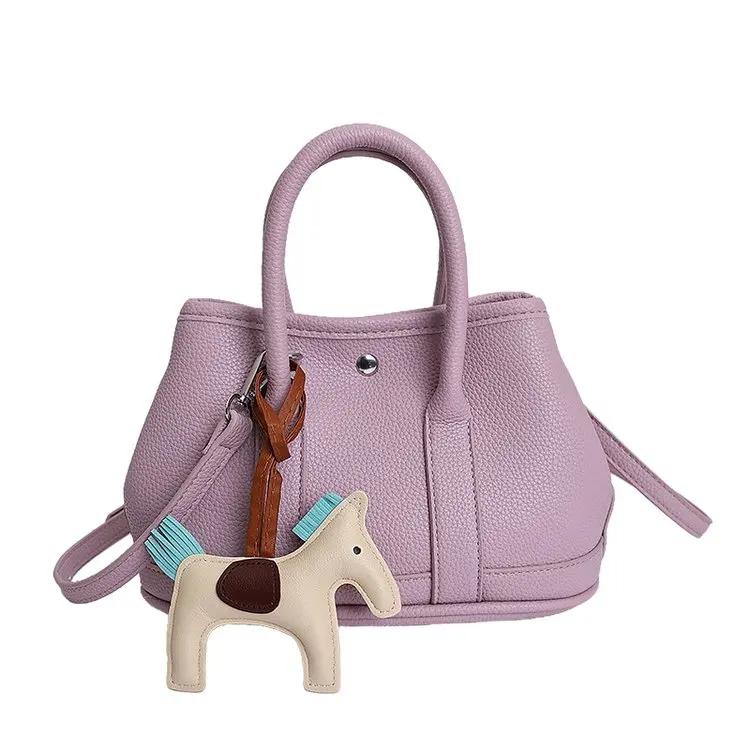 Sacs à langer tendance et uniques de créateurs parisiens pour femmes, sacs à bandoulière élégants en