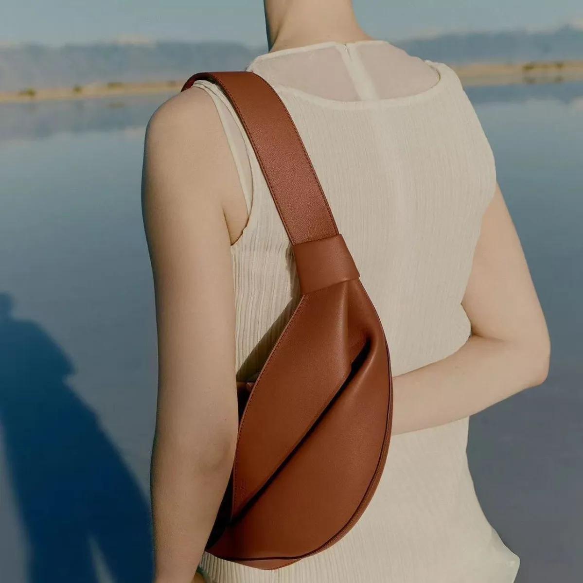 Sac à bandoulière en cuir de vache lisse de style français, sac en corne à la mode, nouvelle collect
