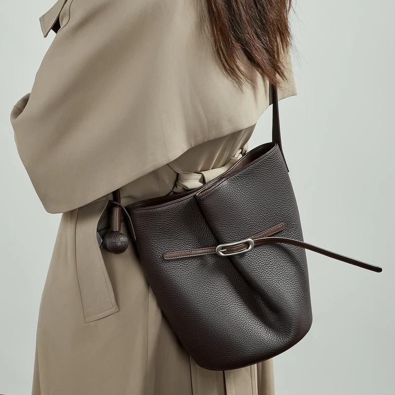 BURMINSA Sacs seau de luxe en cuir véritable pour femmes, sacs à bandoulière minimalistes de créateu