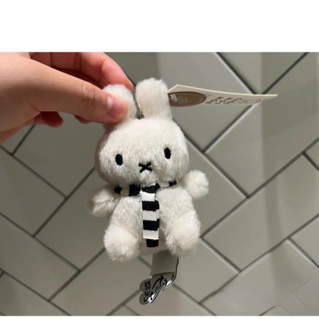 Kawaii Miffy noir et blanc rayé écharpe suspendue poupée mignonne Mini Figure poupée pendentif cadea
