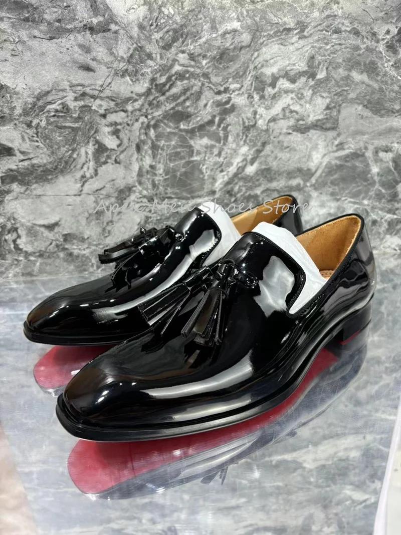 2025 nouveau cuir brillant gland hommes chaussures d'affaires décontractées classique sans lacet en