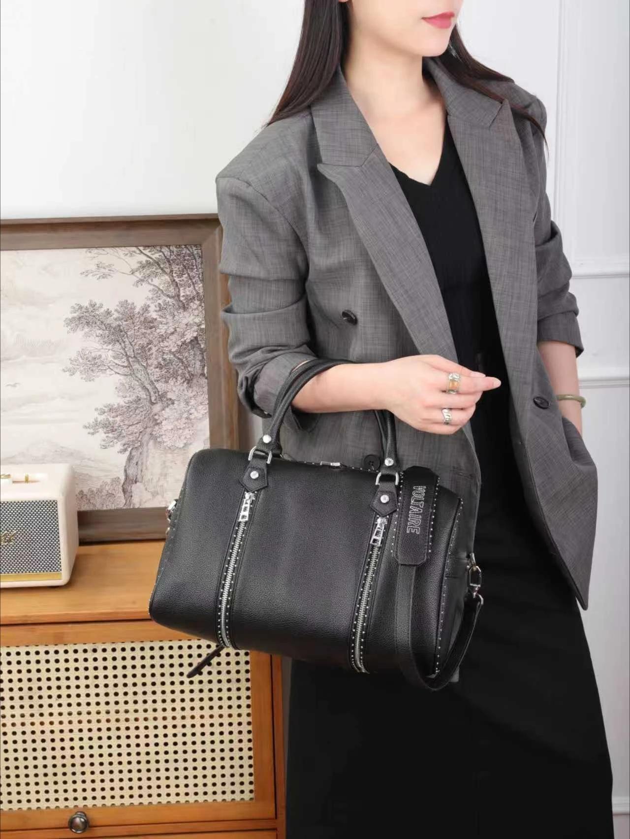 Nouveau style 2026 Sac Boston ZV pour femme - Sac bandoulière à poignée cloutée - Sac oreiller - Ave
