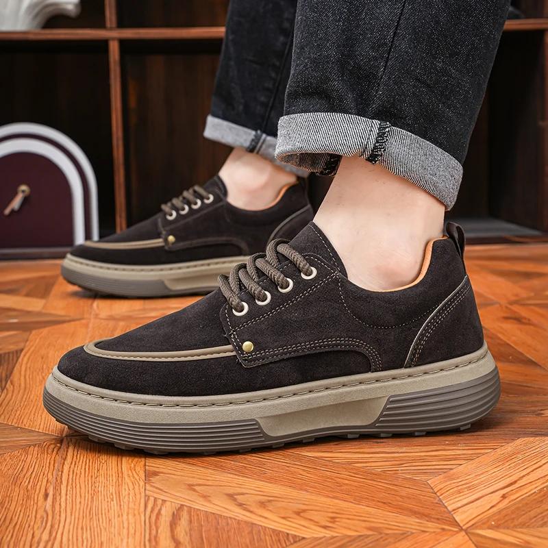 Les chaussures décontractées d'affaires minimalistes pour hommes sont à la mode, polyvalentes, légèr