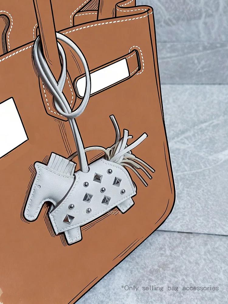 Breloque de sac Rodeo Robeo Rock en cuir véritable - Faite à la main avec des clous, du cuir de mout