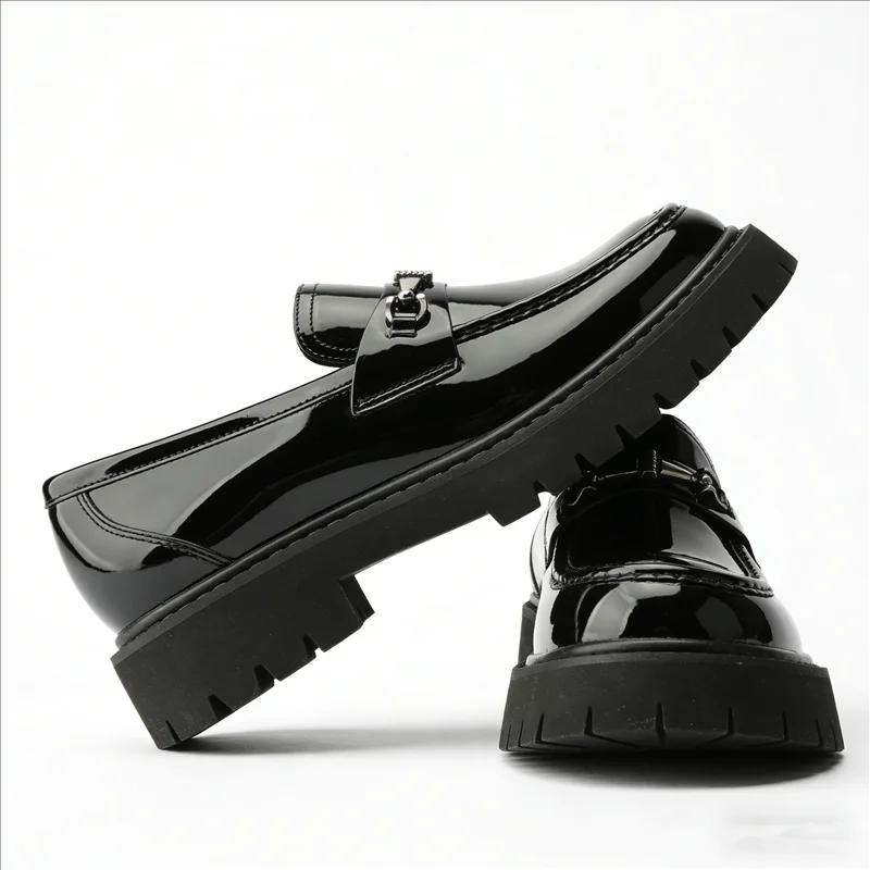 Chaussures en cuir pour hommes à décoration métallique, grande taille, style mode, à talon épais et