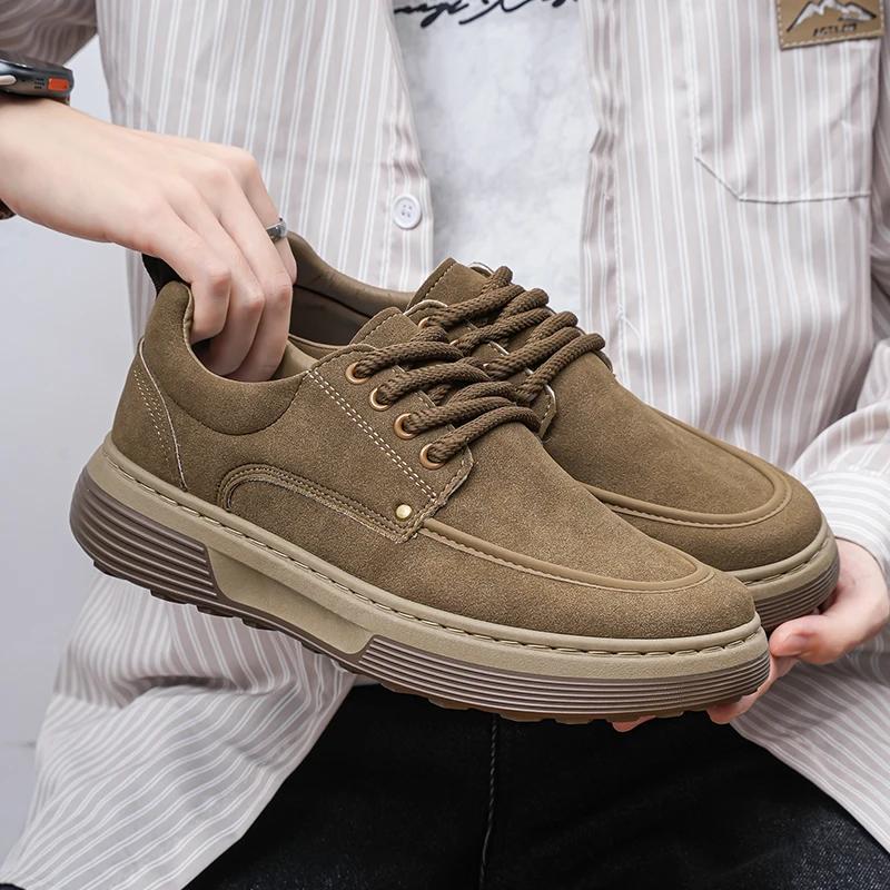 Les chaussures décontractées d'affaires minimalistes pour hommes sont à la mode, polyvalentes, légèr