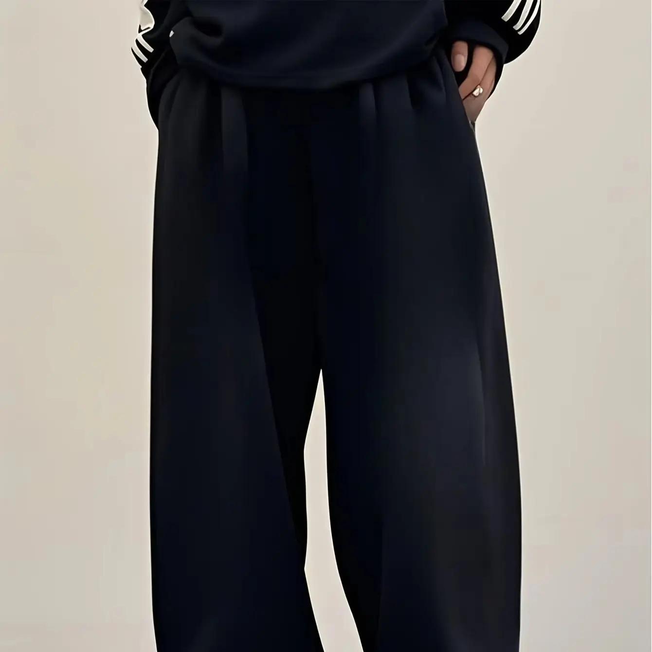Pantalon de sport ultra ample pour hommes. Gris clair, design décontracté à jambes droites, tissu de