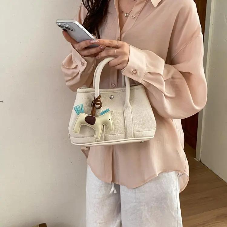 Sacs à langer tendance et uniques de créateurs parisiens pour femmes, sacs à bandoulière élégants en