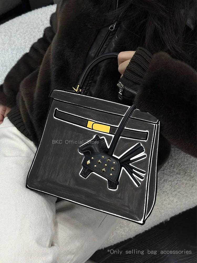 Breloque de sac Rodeo Robeo Rock en cuir véritable - Faite à la main avec des clous, du cuir de mout