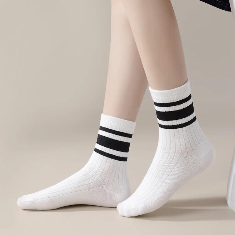 Quatre paires de chaussettes pour enfants pour le printemps et l'automne, style polyvalent rayé, cha