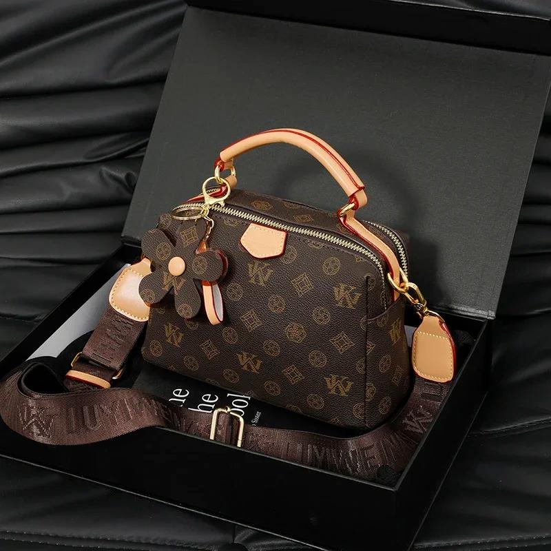 Sac à langer en cuir tendance pour femmes : Sac messager bandoulière unique avec logo de créateur de