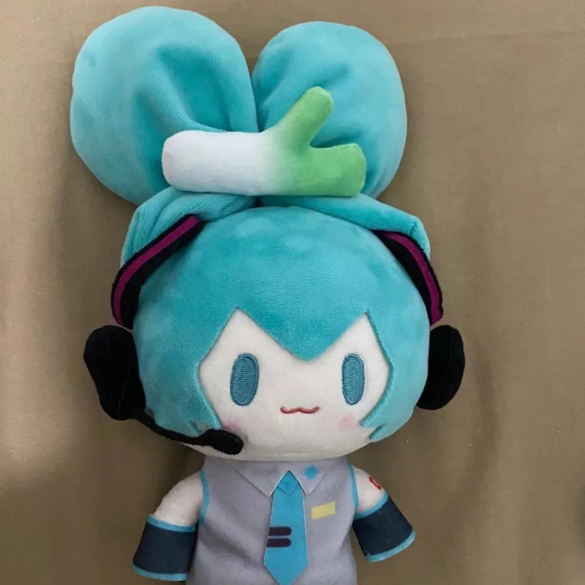 Hatsune Miku Fufu poupée en peluche présente des cadeaux d'anniversaire autour de la poupée mignonne