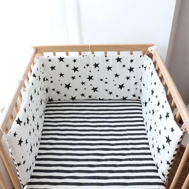 Pare-chocs de lit bébé épais et doux - Protection de berceau détachable et personnalisable pour chambre d'enfant