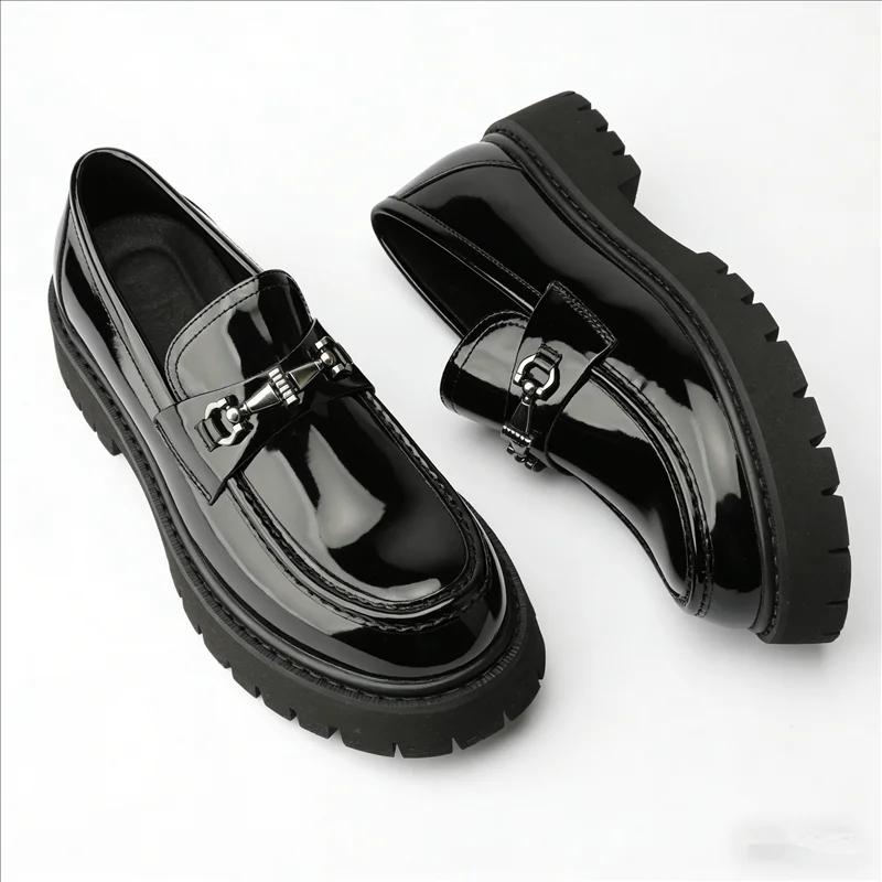 Chaussures en cuir pour hommes à décoration métallique, grande taille, style mode, à talon épais et