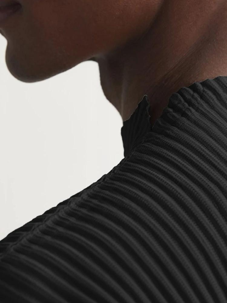 Vêtements plissés Miyake, t-shirt à manches courtes pour homme, haut à col roulé noir tendance