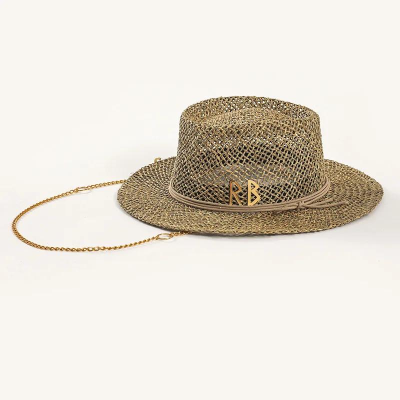 2025 offres spéciales Style européen et américain broche conception chapeau de paille femme lettre c