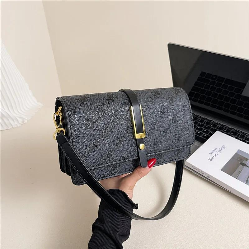 Sac carré texturé tendance pour femme, mini sac à bandoulière élégant avec chaîne, compact et stylé,