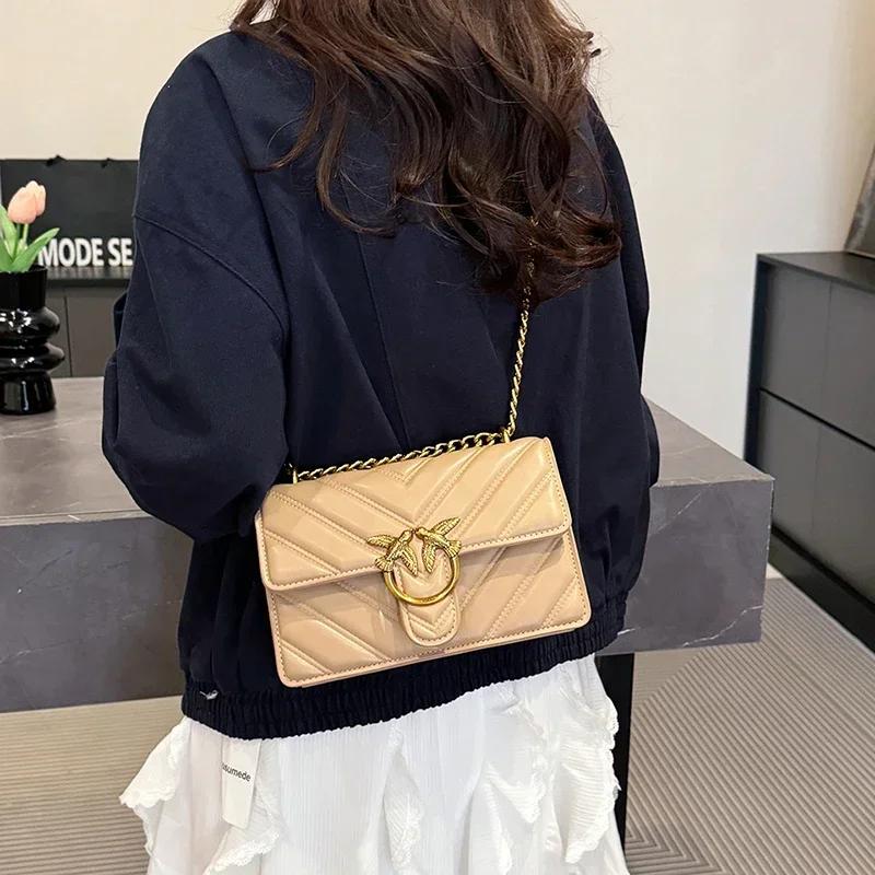 Sac bandoulière moderne en toile pour femme, matériau robuste, sangle réglable, adapté aux essentiel