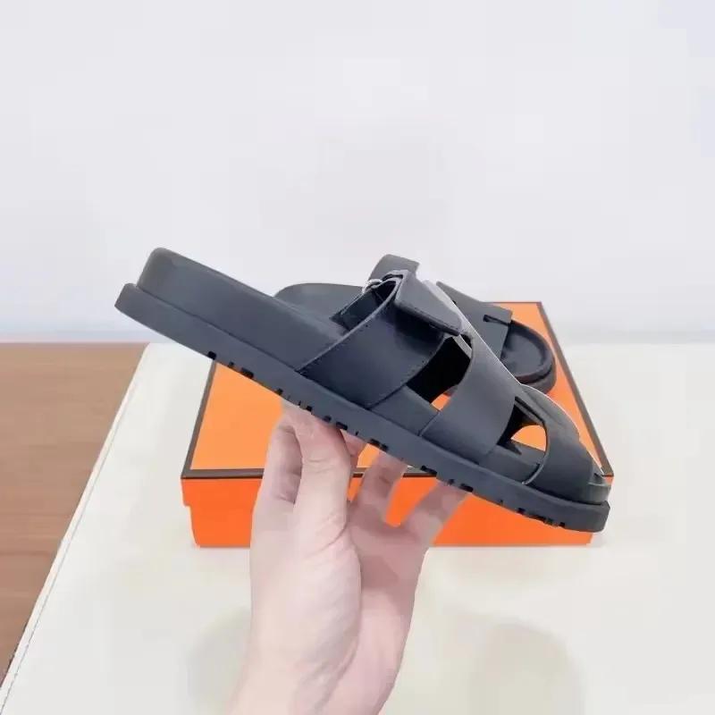 Sandales élégantes en cuir marron : qualité supérieure, confort et design moderne.