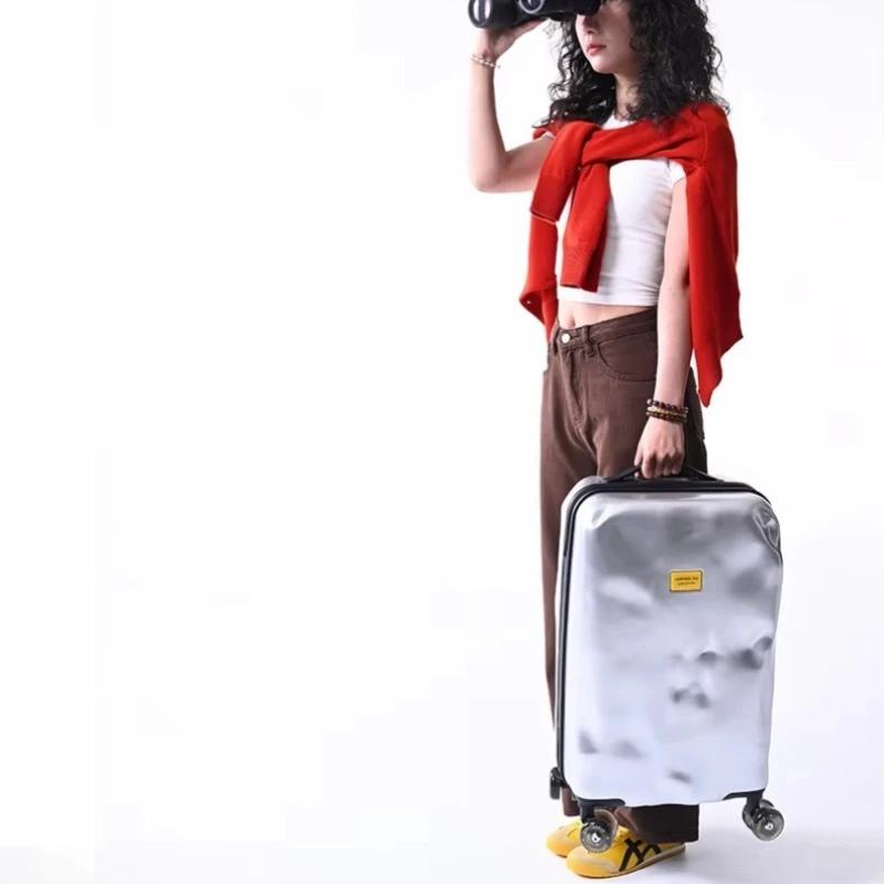 Valise à roulettes, Design créatif irrégulier et endommagé, tendance rétro, avec roue rotative de pa