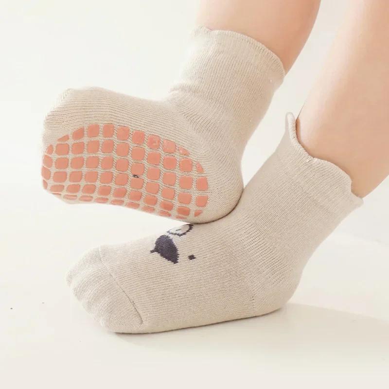 3/5 paires de chaussettes de sol antidérapantes à motif d'animaux adorables pour bébé, chaussettes d