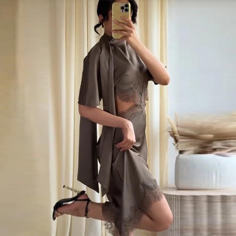 Robe Courte Sophistiquée et Sexy en Satin avec Dentelle et Découpes pour Femme – Tenue Chic et Décon