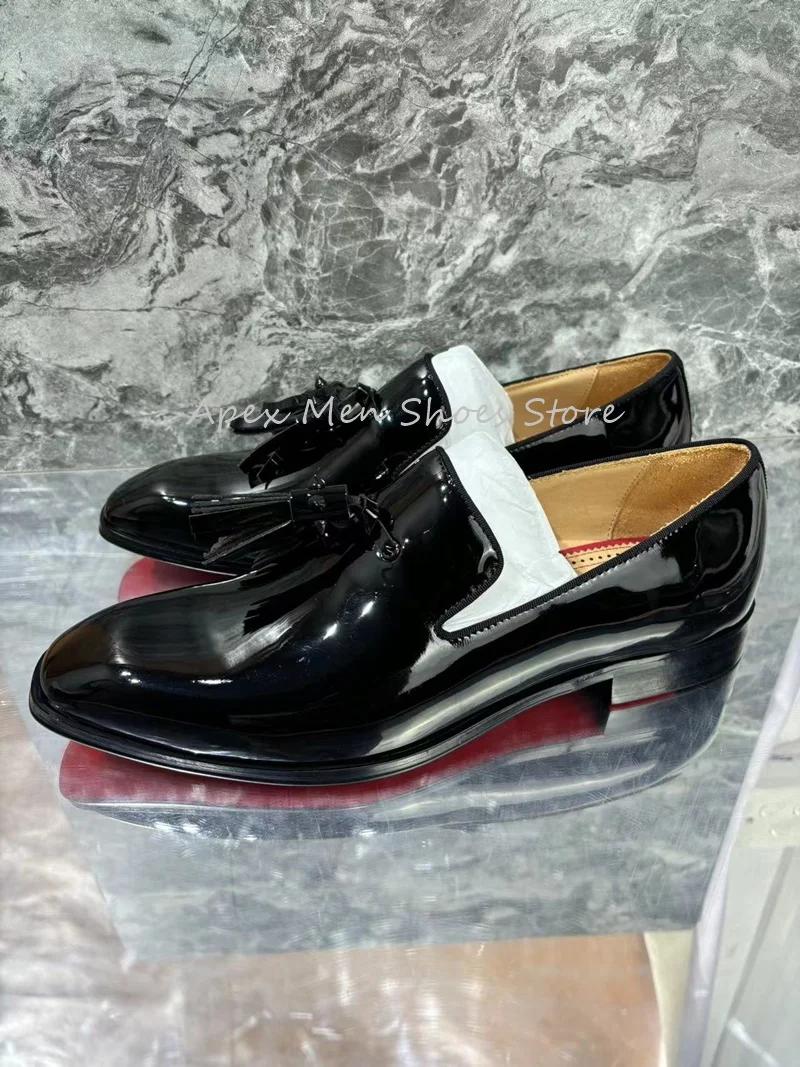 2025 nouveau cuir brillant gland hommes chaussures d'affaires décontractées classique sans lacet en