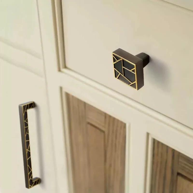 Poignée de porte de placard