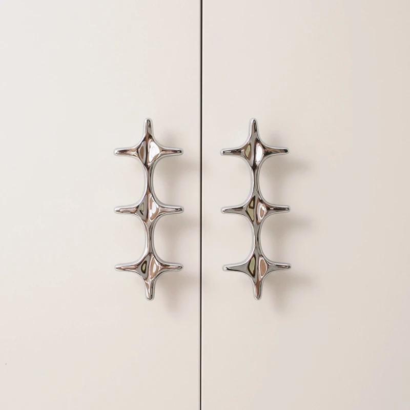 Poignées de porte pour quincaillerie de meubles