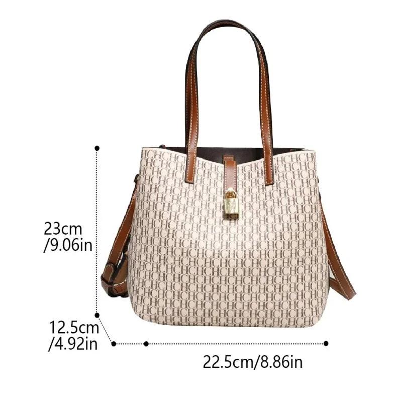 Sac fourre-tout CH Exquisite Monogram avec accroche-cadenas