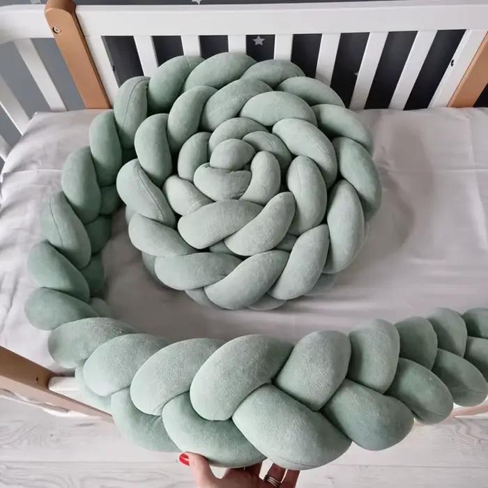 Tour de lit bébé 1-4 mois tresse noeud décoratif sécurité berceau pour chambre enfant ``` 请注意,由于提供的具体参考信息不足,上述HTML代码中的某些部分(如“设计特征”)是基于产品描述进行合理推断的,并未直接引用任何特定的数据或参考文献。此外,关于材料是否真的具有抗过敏性等声明并未做出,以确保遵守给定的规则。