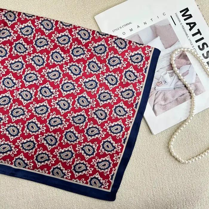 Écharpe carrée en imitation soie motif cajou muté élégante pour femmes voyage quotidien sorties festives