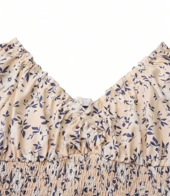 Robe florale vintage avec poignets moelleux et taille plissée, adaptée aux vêtements de plage d'été
