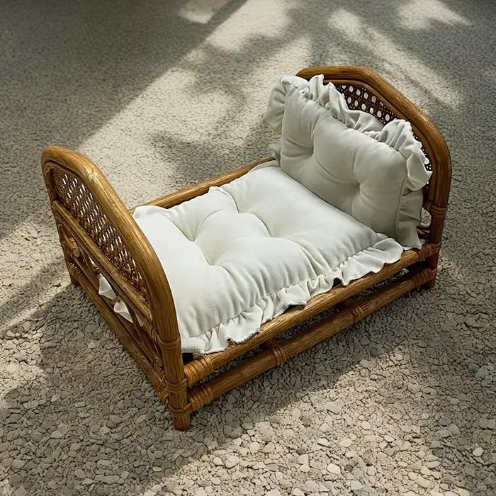 Lit de bébé vintage en bois fait à la main pour photographie de nouveau-né arrière-plan de studio photo occassions spéciales