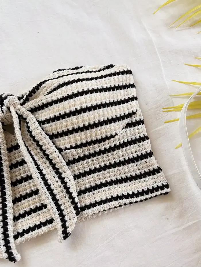 Ensemble élégant 2 pièces à rayures pour femmes, avec haut détaillé papillon et short taille haute,