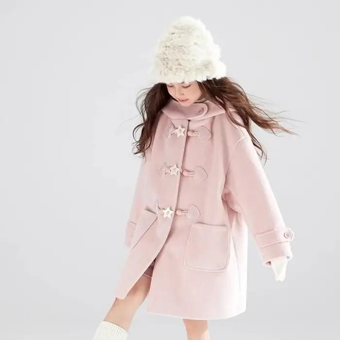 2025 nouveau manteau d'hiver manteau à capuche en laine rose pêche avec boutons en corne de chèvre é