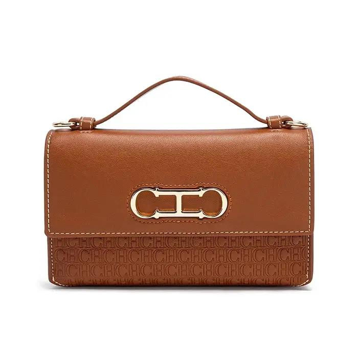 Sac à main en cuir premium CH avec monogramme en relief, fermoir métallique, poignée portable, silho