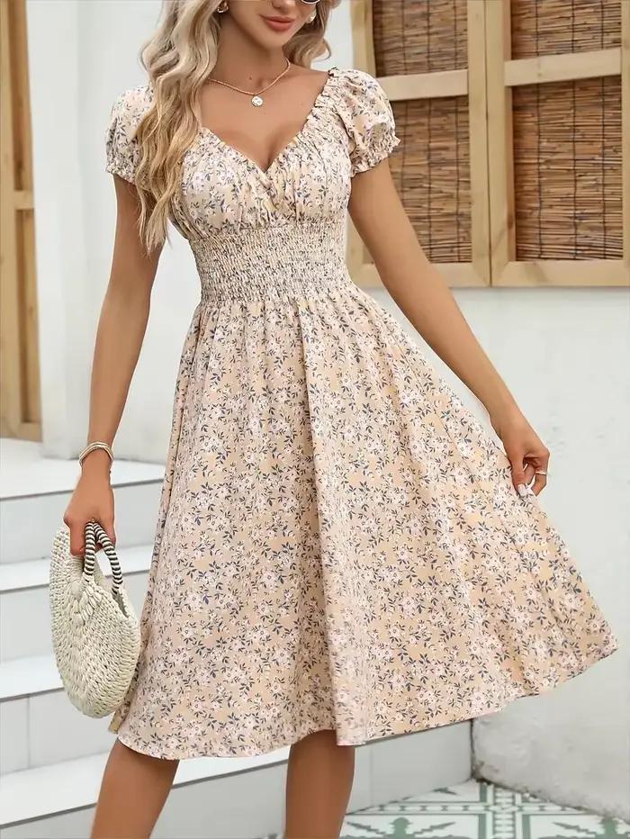 Robe florale vintage avec poignets moelleux et taille plissée, adaptée aux vêtements de plage d'été