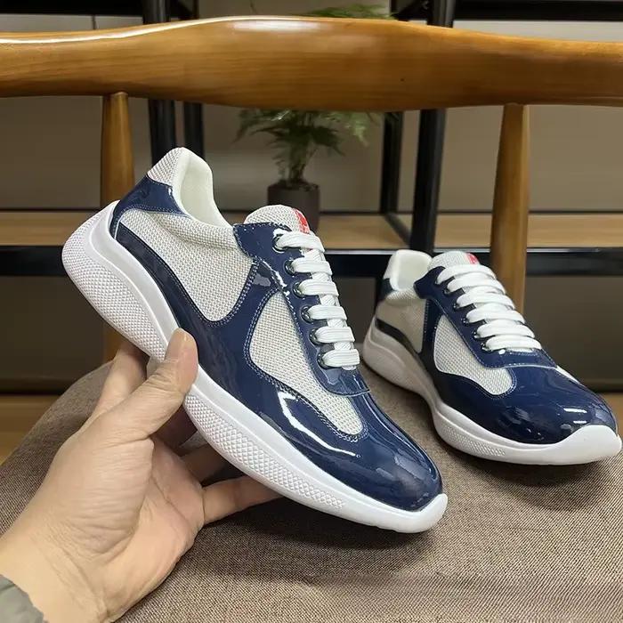 Nouvelles baskets décontractées pour hommes 2026 en cuir verni brillant avec empiècements en maille