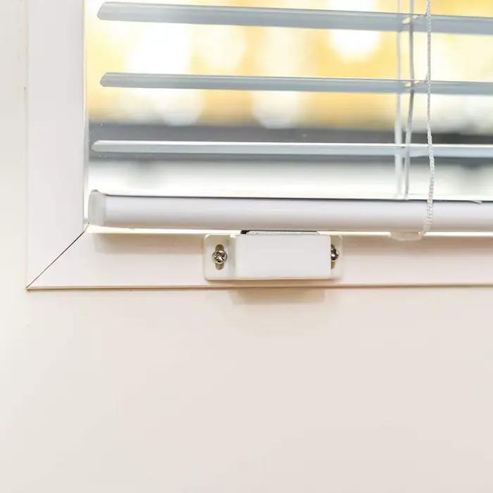 Loquet magnétique puissant pour portes d'armoire et meubles de cuisine finition blanche élégante à offrir pour la maison occasions spéciales