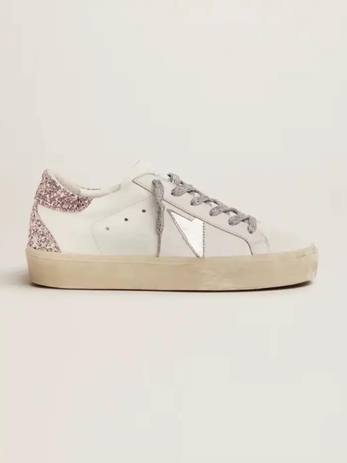 Chaussures de basket usagées avec amortissement pour l'absorption des chocs