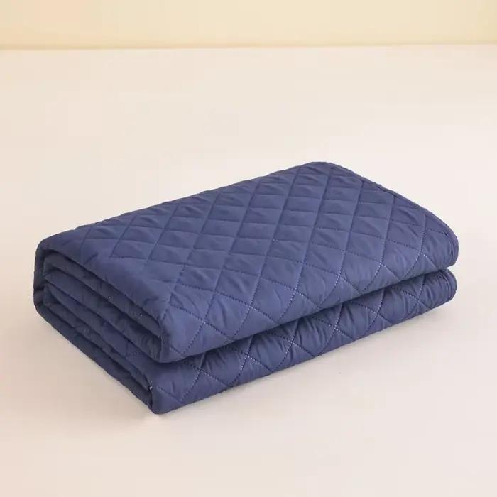 Couvre-lit matelassé résistant à l'urine pour animaux de compagnie protection imperméable meubles canapé élégance et praticité pour chiens chats occasionnelle usage quotidien