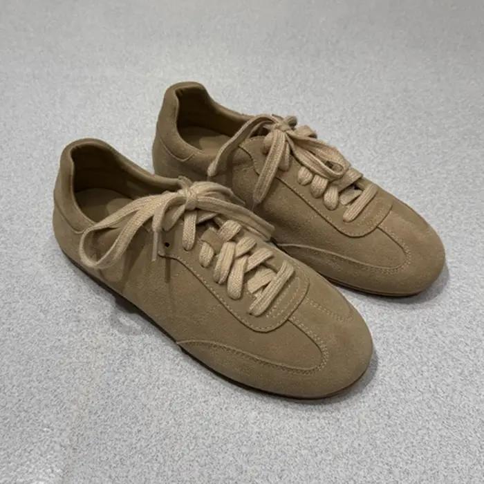 Chaussures d'entraînement allemandes pour femmes 2026 – Nouvelles baskets plates antidérapantes en d