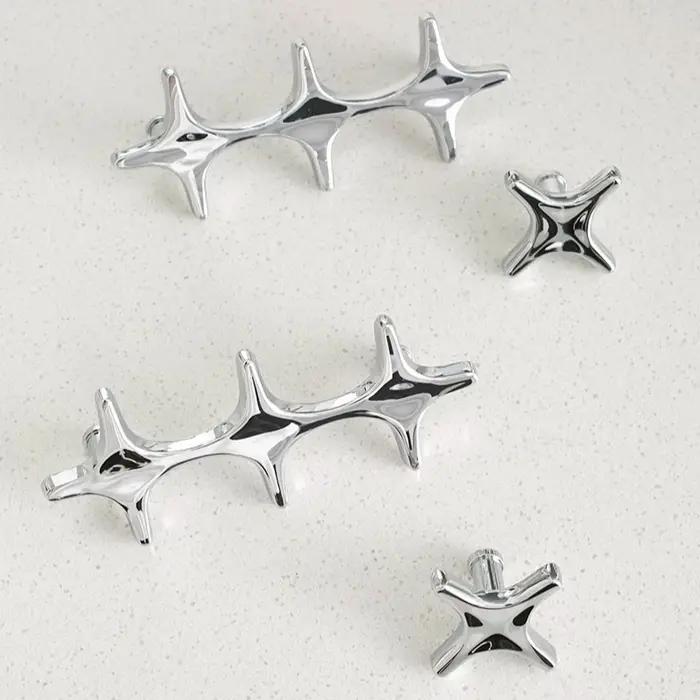Poignees croisees en laiton massif argenté pour armoires et meubles de rangement minimalistes à offrir pour diverses occasions speciales ```