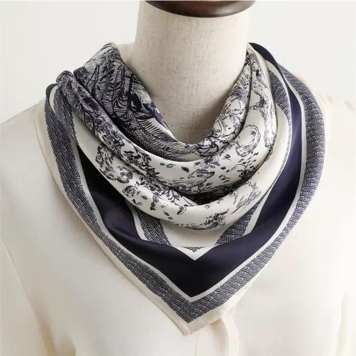 Foulard carré imprimé végétal en soie simulée pour femme élégante et polyvalent pour diverses occasions
