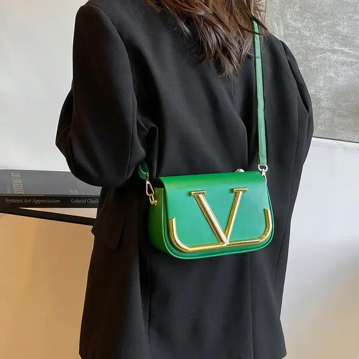 Sac à bandoulière minimaliste haut de gamme pour femme en cuir grainé premium avec sangle réglable,