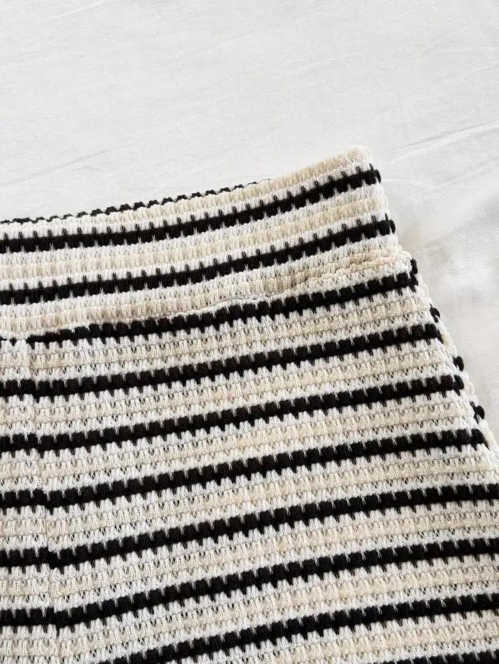 Ensemble élégant 2 pièces à rayures pour femmes, avec haut détaillé papillon et short taille haute,