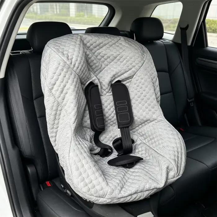 Housse de siège auto douce et confortable pour bébé voitures d'enfants voyage en famille confort et sécurité élégance modernité doublure supplémentaire nettoyage facile usage quotidien longues distances cadeau nouveau-né