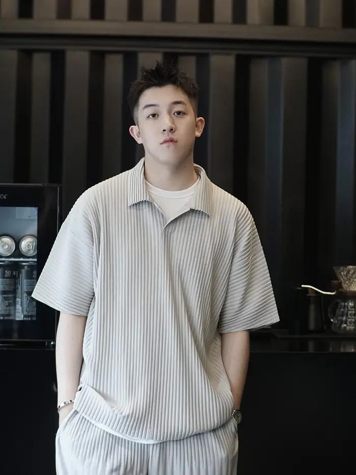 Polo plissé japonais Miyake pour homme, décontracté, ample, col à revers, manches courtes, haut quot